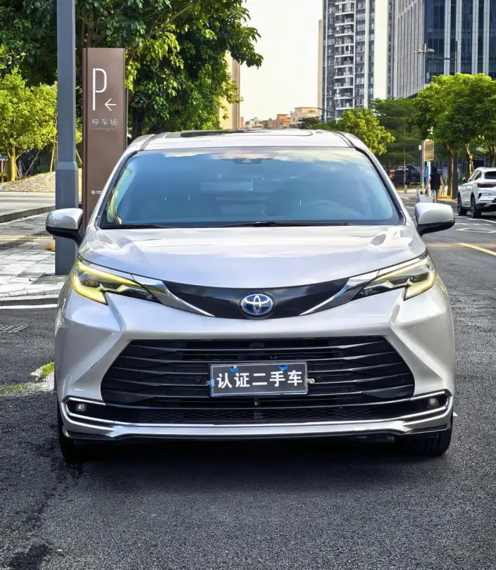 Toyota Sienna 2021 Model 2.5L Hybrid Comfort Edition