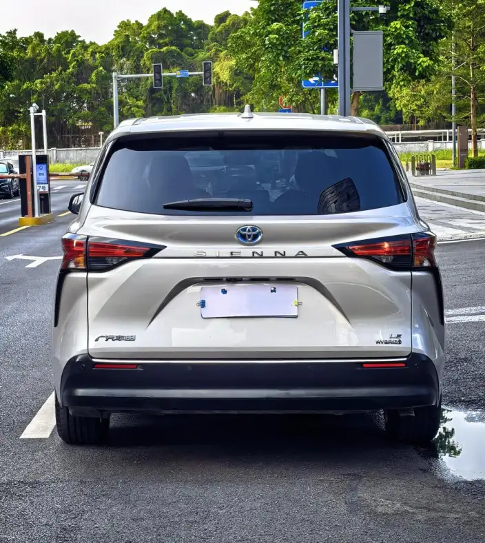 Toyota Sienna 2021 Model 2.5L Hybrid Comfort Edition – фото 6