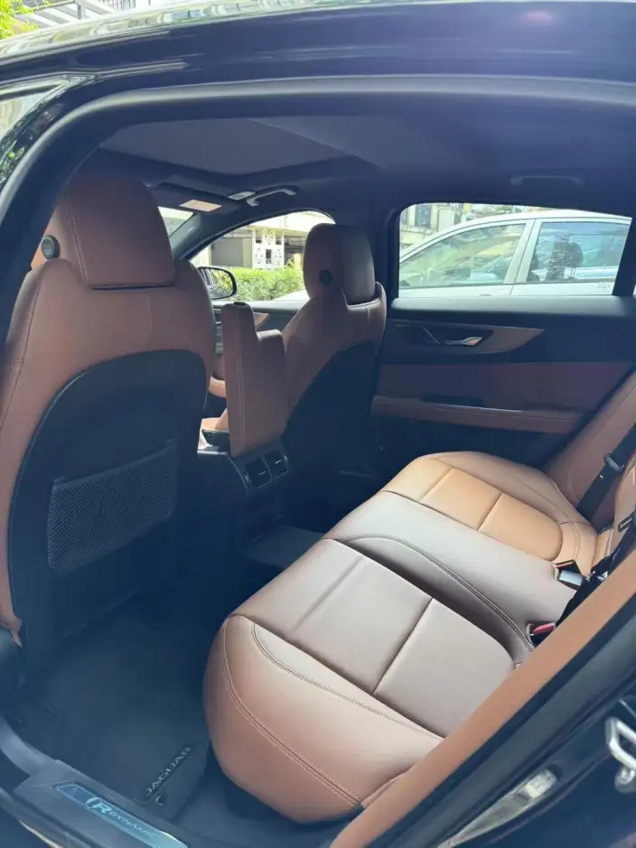 Jaguar XE L 2025 Model 2.0T 250PS R-DYNAMIC 90th Anniversary Collector Edition Edition – фото 8