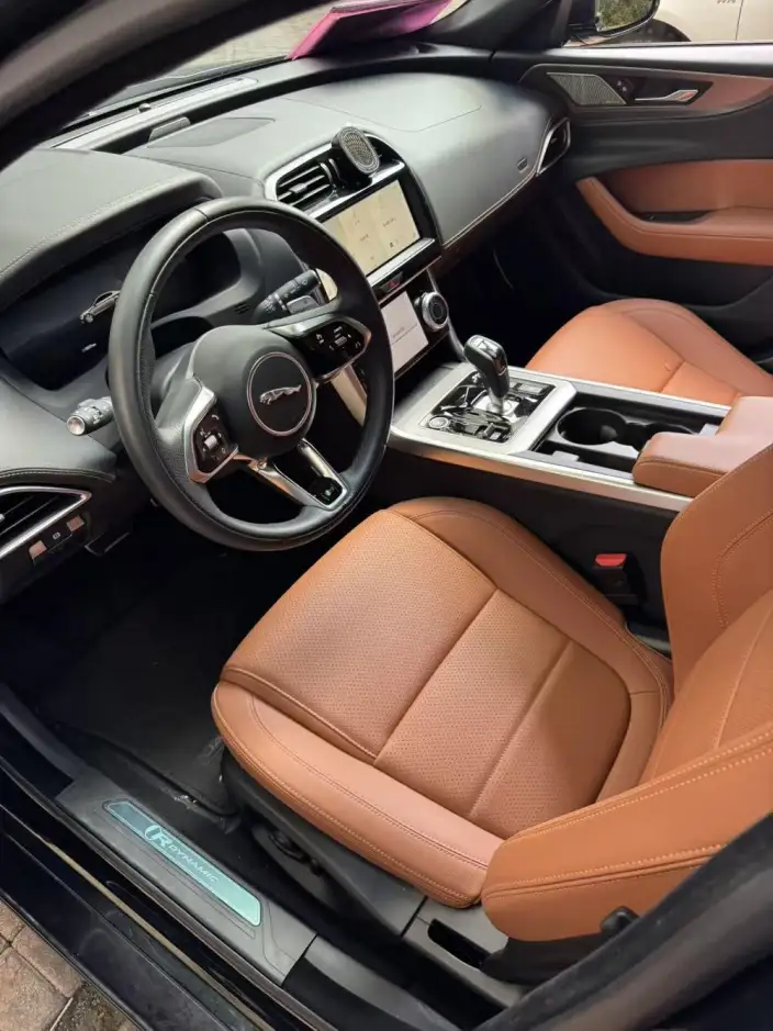 Jaguar XE L 2025 Model 2.0T 250PS R-DYNAMIC 90th Anniversary Collector Edition Edition – фото 9