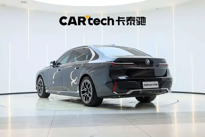 BMW 7 Series 2023 Model 735Li M Sports Set – фото 5