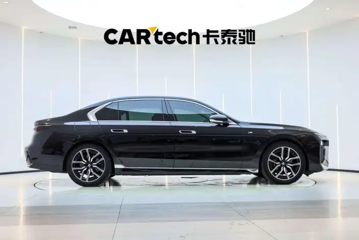 BMW 7 Series 2023 Model 735Li M Sports Set – фото 8