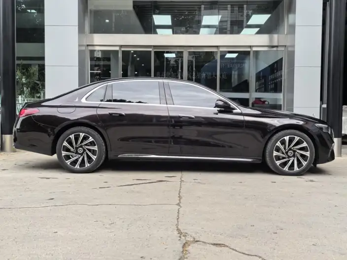 Mercedes-Benz E-Class 2024 Model E 300 L Luxury Model sedan – фото 8