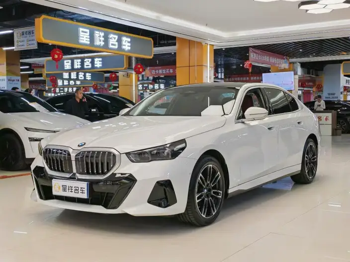 BMW 5 Series 2026 Model 525Li M Sports Set – фото 1