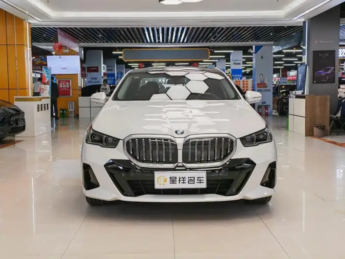 BMW 5 Series 2026 Model 525Li M Sports Set – фото 2