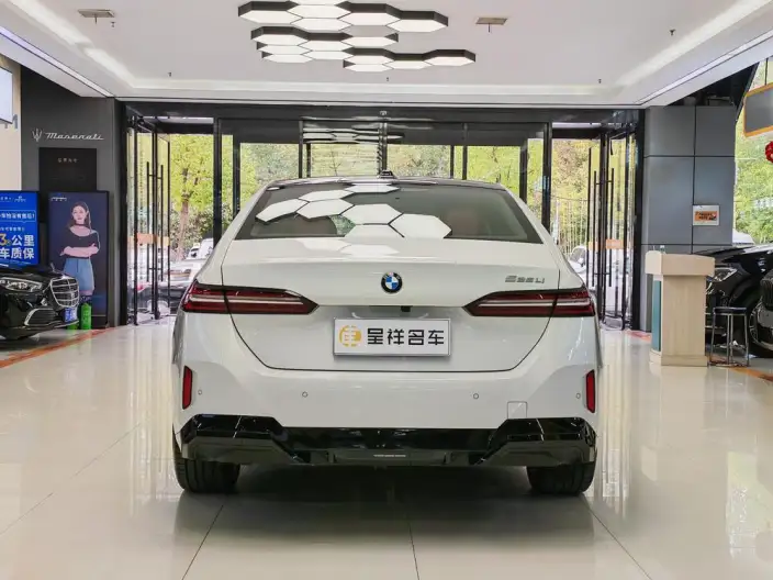 BMW 5 Series 2026 Model 525Li M Sports Set – фото 5