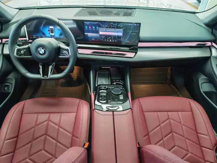 BMW 5 Series 2026 Model 525Li M Sports Set – фото 7