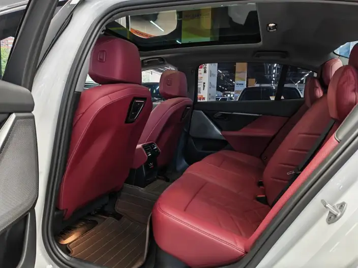 BMW 5 Series 2026 Model 525Li M Sports Set – фото 9