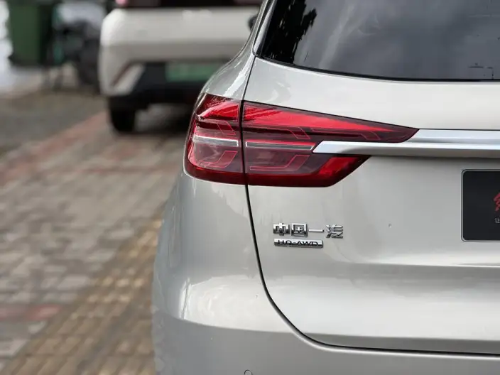 Hongqi HS5 2022 Model Facelift 2.0T Smart Flag Enjoy 4WD Edition – фото 10