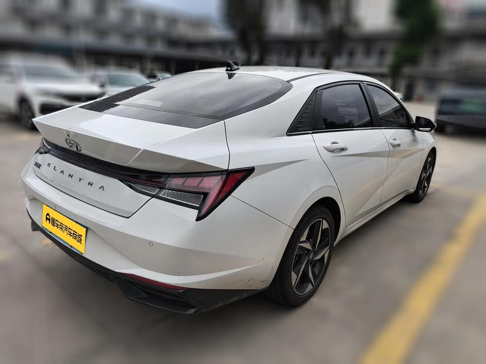 Hyundai Elantra 2021 1.5L CVT LUX Premium