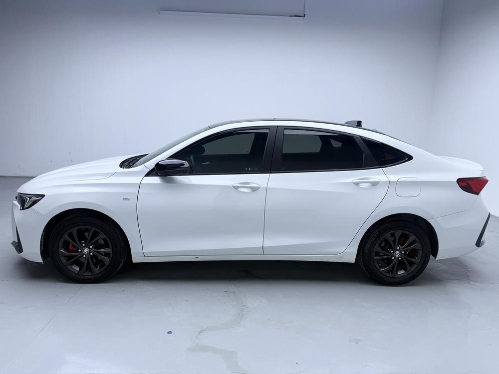 Buick Verano 2023 Pro GS Windshield