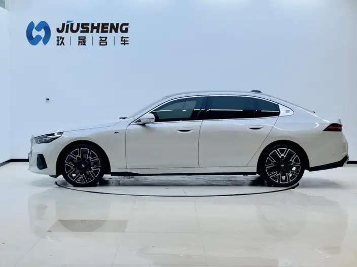 BMW 5 Series 2024 Model 530Li Exclusive Model M Sports Set – фото 3