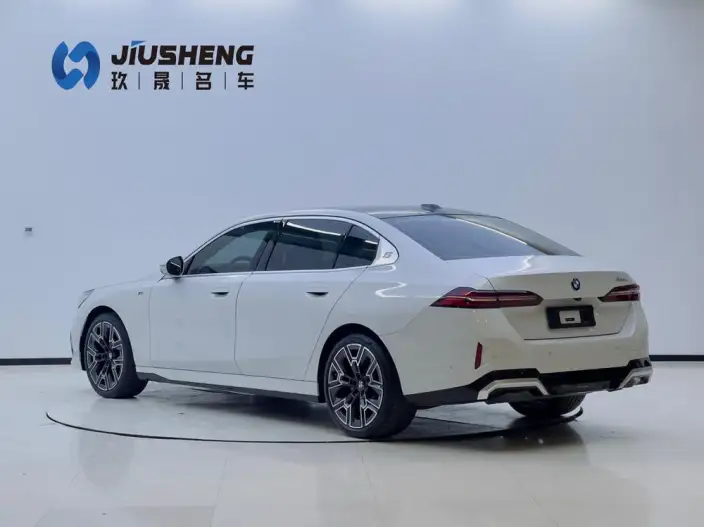 BMW 5 Series 2024 Model 530Li Exclusive Model M Sports Set – фото 4