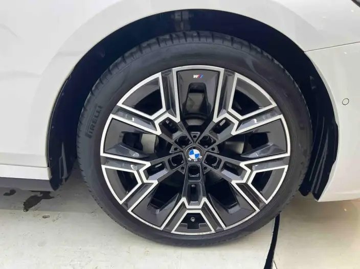 BMW 5 Series 2024 Model 530Li Exclusive Model M Sports Set – фото 9