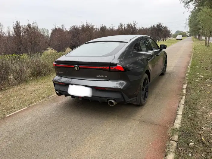 Changan UNI-V 2023 Model 1.5T Noble Model – фото 6