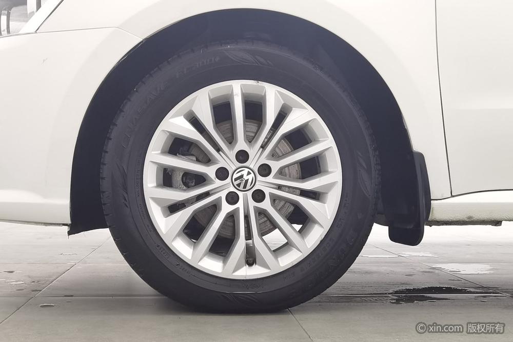 Volkswagen Lavida Plus 2013 модификация 1.6L Automatic Luxury – фото 5