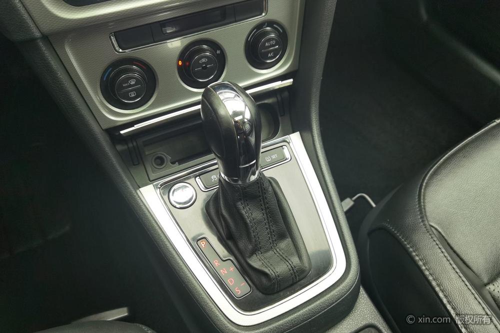 Volkswagen Lavida Plus 2013 модификация 1.6L Automatic Luxury – фото 15