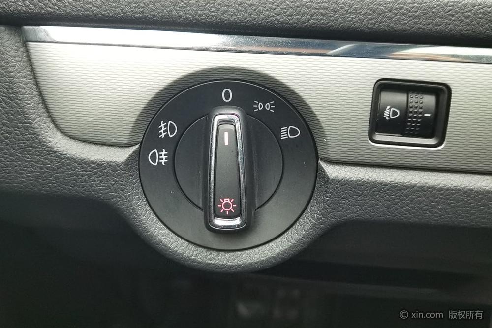 Volkswagen Lavida Plus 2013 модификация 1.6L Automatic Luxury – фото 16