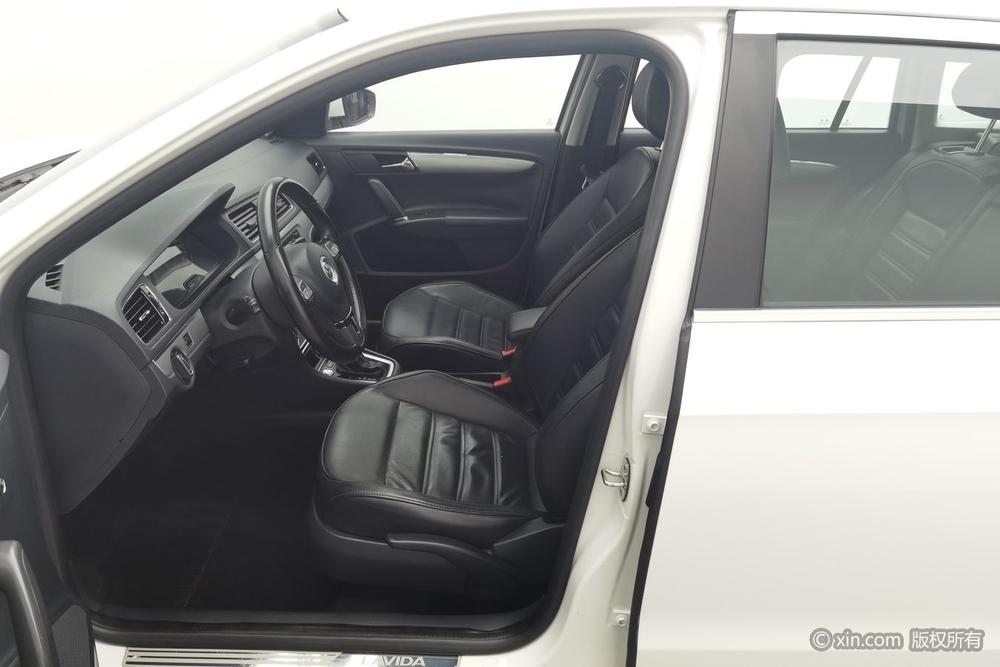 Volkswagen Lavida Plus 2013 модификация 1.6L Automatic Luxury – фото 17