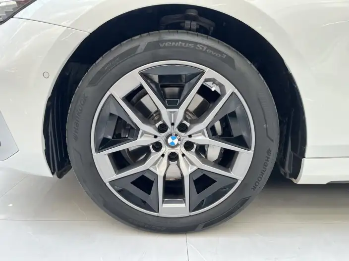 BMW 5 Series 2024 Model 530Li Leading Model Luxury Set – фото 5