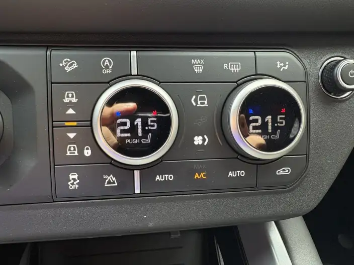 Land Rover Defender 2025 Model 110 3.0T P400 SE X-Dynamic – фото 8