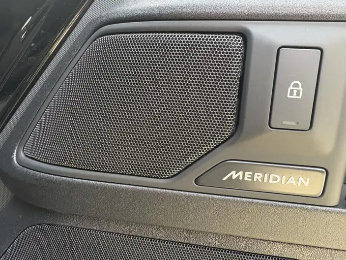 Land Rover Defender 2025 Model 110 3.0T P400 SE X-Dynamic – фото 9