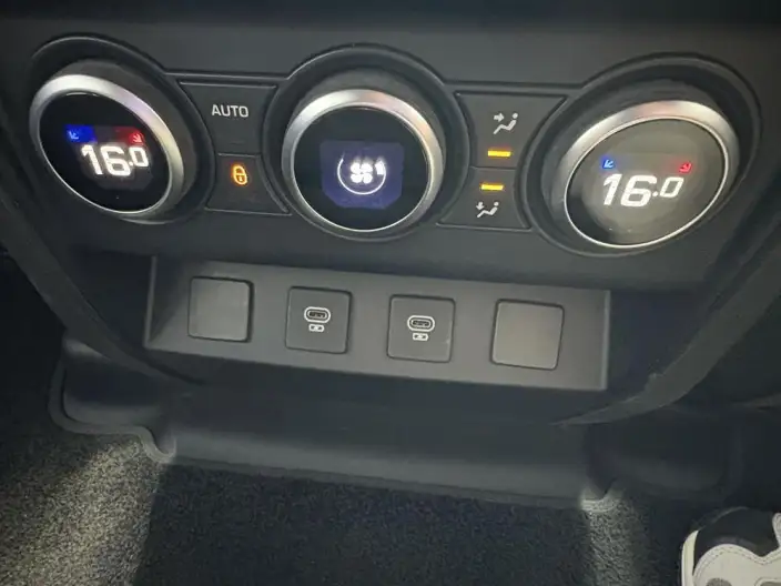 Land Rover Defender 2025 Model 110 3.0T P400 SE X-Dynamic – фото 10