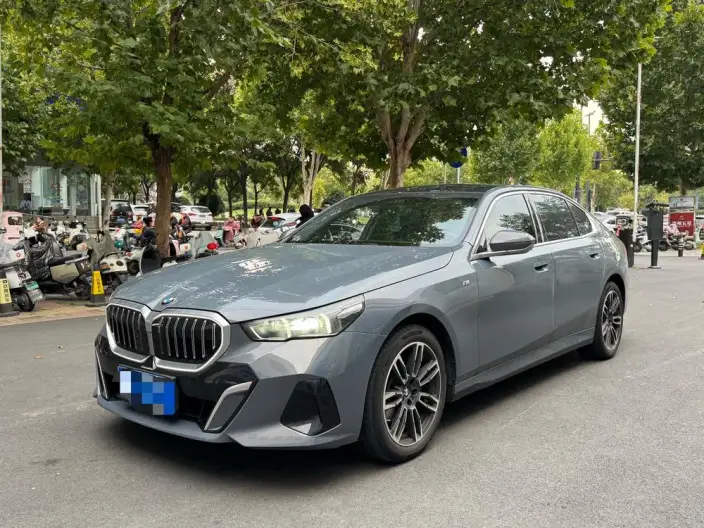 BMW 5 Series 2024 Model 525Li M Sports Set – фото 1