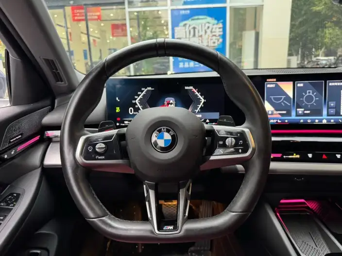 BMW 5 Series 2024 Model 525Li M Sports Set – фото 6