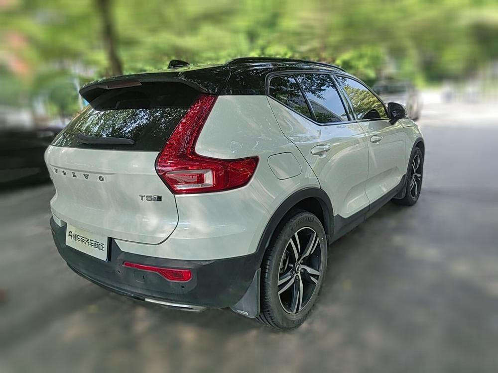 Volvo XC40 Модель 2020 года T5 4WD Smart Elegance Sports Edition