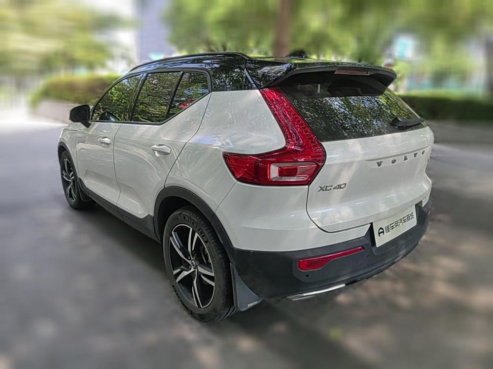 Volvo XC40 Модель 2020 года T5 4WD Smart Elegance Sports Edition