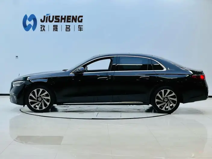 Mercedes-Benz E-Class 2024 Model E 300 L Luxury Model sedan – фото 3