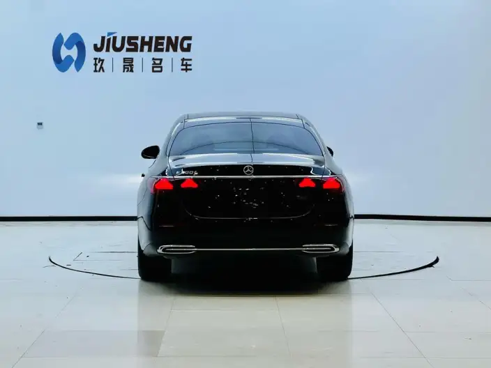Mercedes-Benz E-Class 2024 Model E 300 L Luxury Model sedan – фото 5