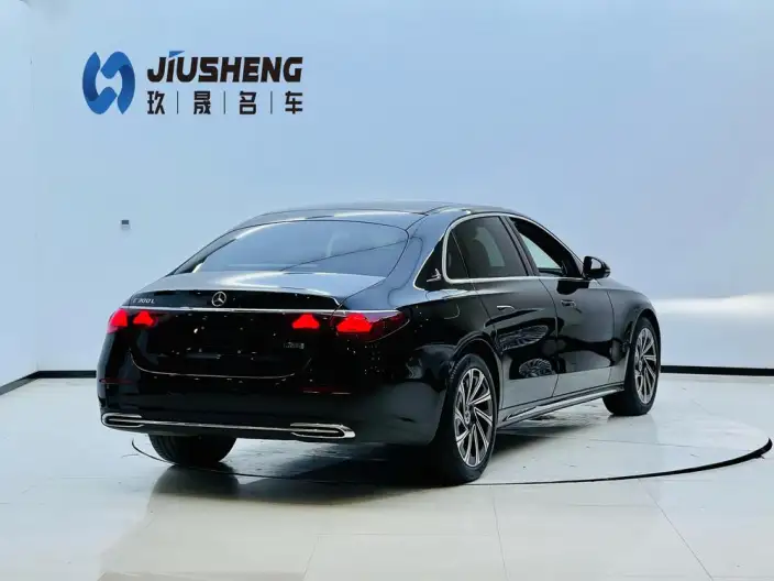 Mercedes-Benz E-Class 2024 Model E 300 L Luxury Model sedan – фото 6