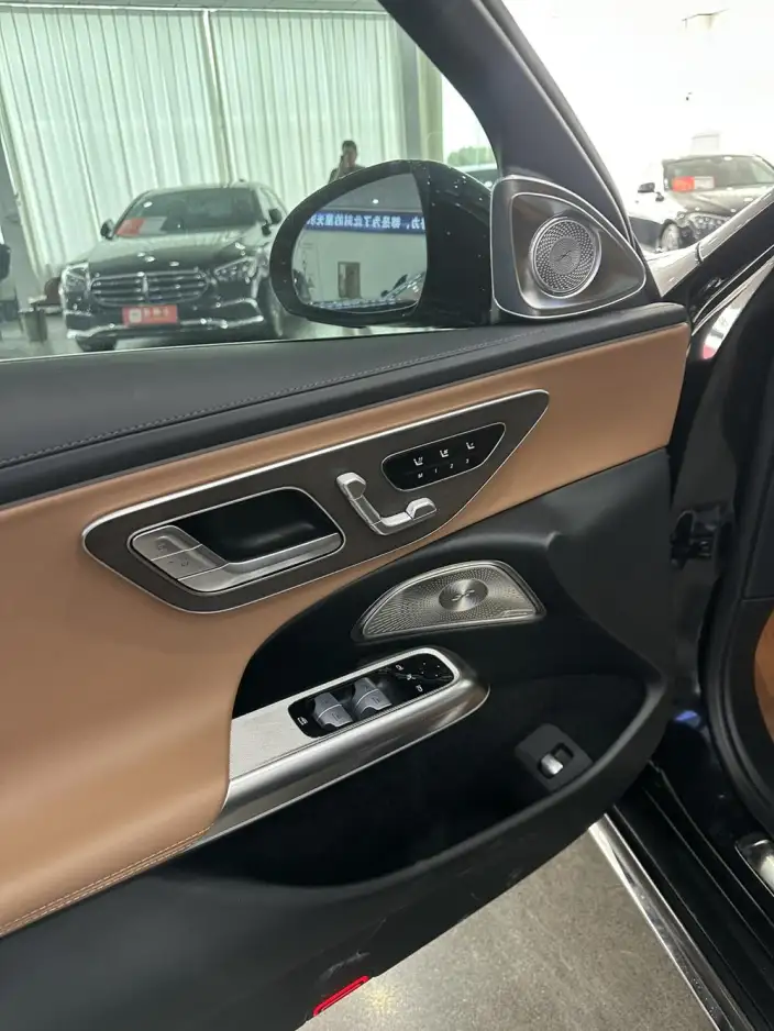 Mercedes-Benz E-Class 2024 Model E 300 L Luxury Model sedan – фото 3