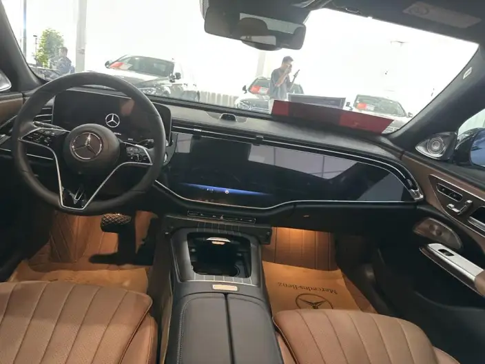 Mercedes-Benz E-Class 2024 Model E 300 L Luxury Model sedan – фото 9