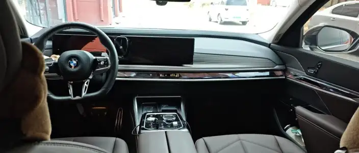 BMW 7 Series 2026 Model 735Li M Sports Set – фото 8