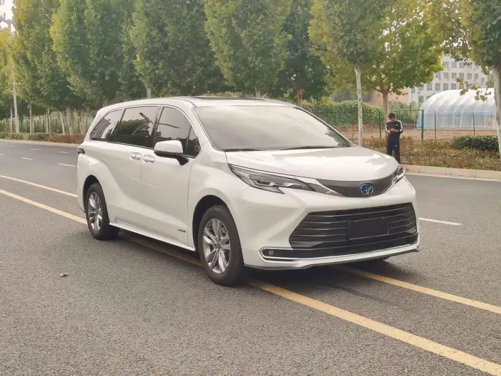 Toyota Sienna 2024 Model Hybrid 2.5L Comfort Edition – фото 3