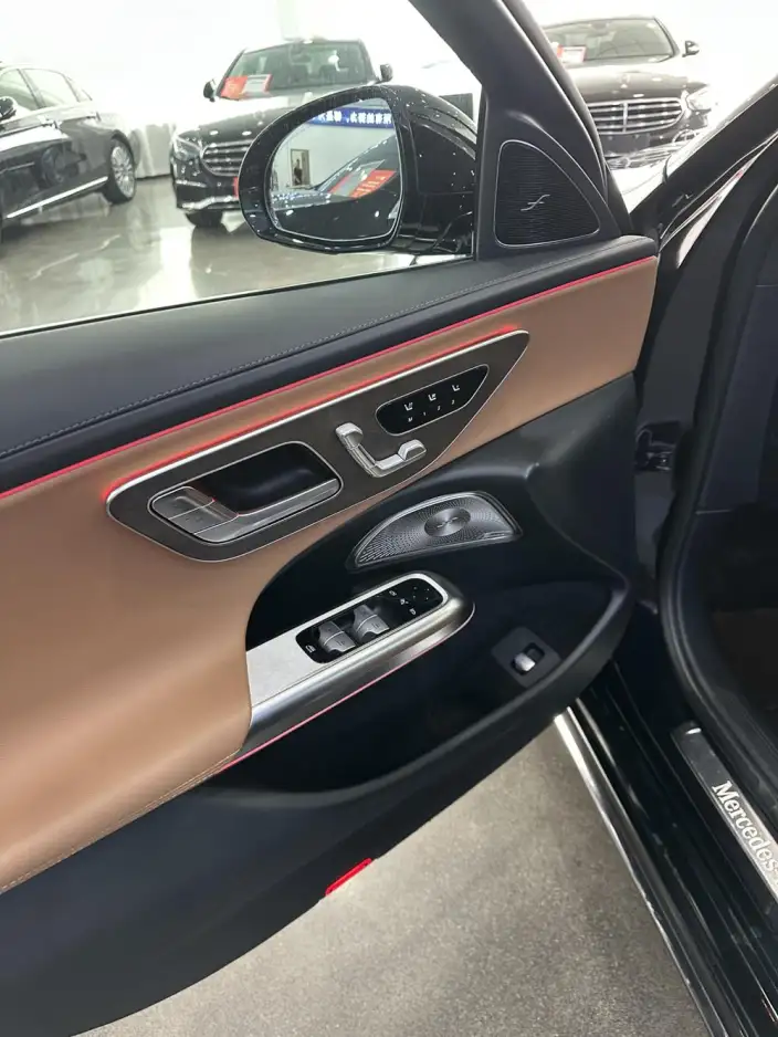 Mercedes-Benz E-Class 2024 Model E 300 L Luxury Model sedan – фото 3