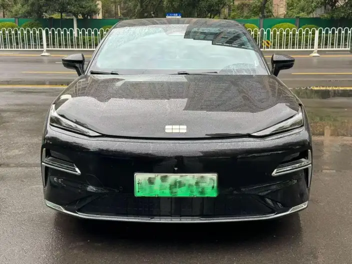 Geely Galaxy E8 PHEV 2025 Model 130km EM-i Exclusive Edition