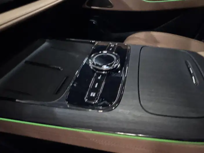Geely Galaxy E8 PHEV 2025 Model 130km EM-i Exclusive Edition – фото 9