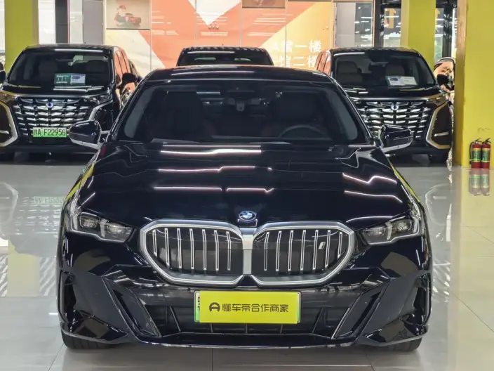 BMW i5 2024 Model eDrive35L Exclusive Model M Sports Set – фото 2