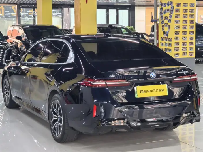 BMW i5 2024 Model eDrive35L Exclusive Model M Sports Set – фото 4