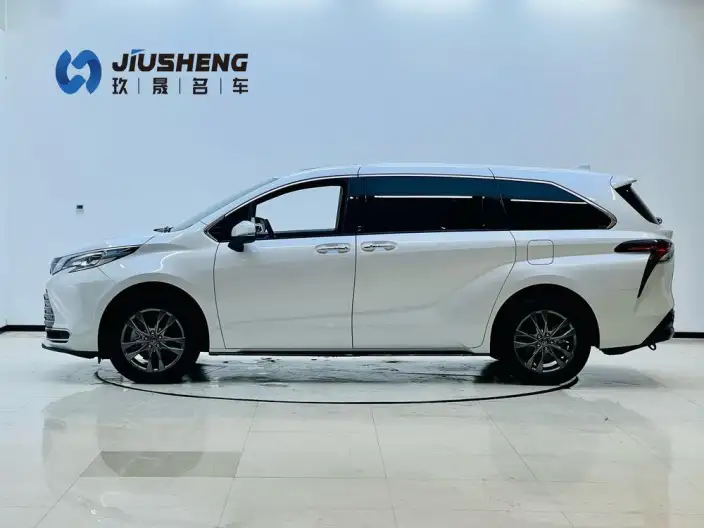 Toyota Sienna 2026 Model Hybrid 2.5L 4WD Deluxe Edition – фото 3