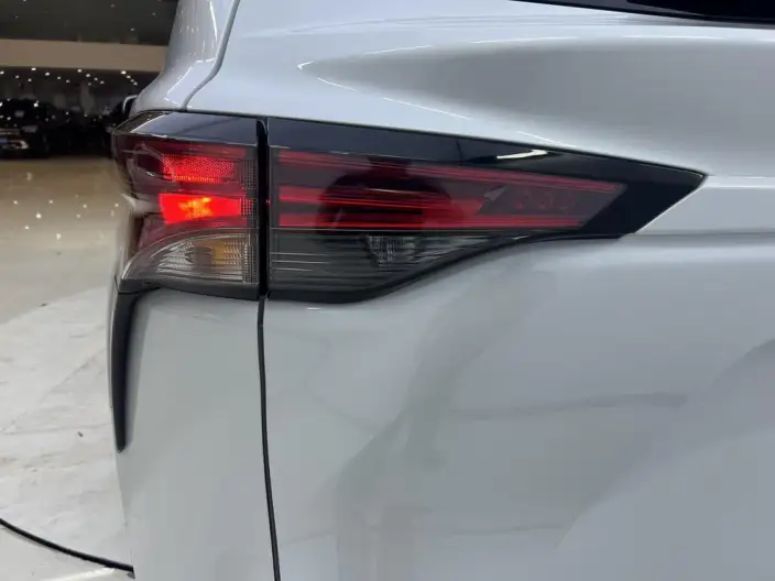 Toyota Sienna 2026 Model Hybrid 2.5L 4WD Deluxe Edition – фото 7