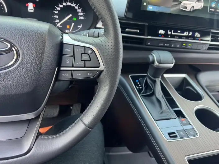 Toyota Sienna 2026 Model Hybrid 2.5L 4WD Deluxe Edition – фото 8