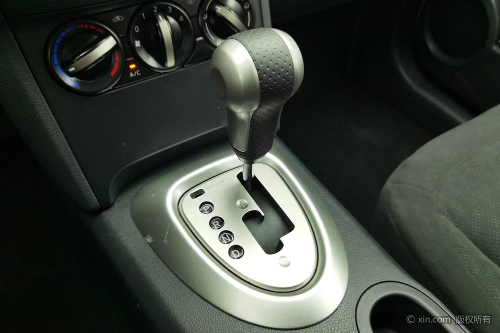 Nissan Qashqai 2012 2.0XL Fire CVT FWD – фото 14