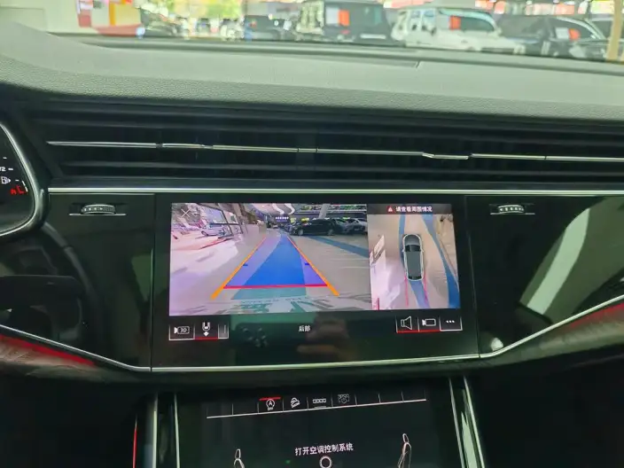 Audi Q8 2022 Model 45 TFSI Luxury Dynamic Model – фото 5