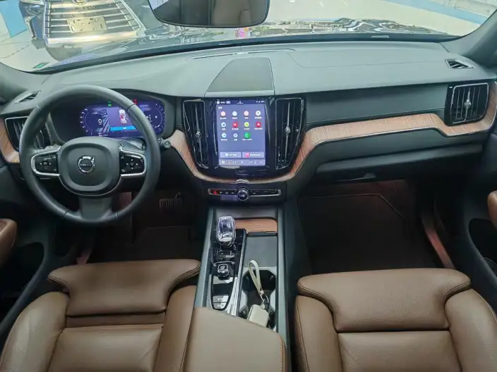 Volvo XC60 2025 Model B5 4WD Smart Range Deluxe Edition – фото 5