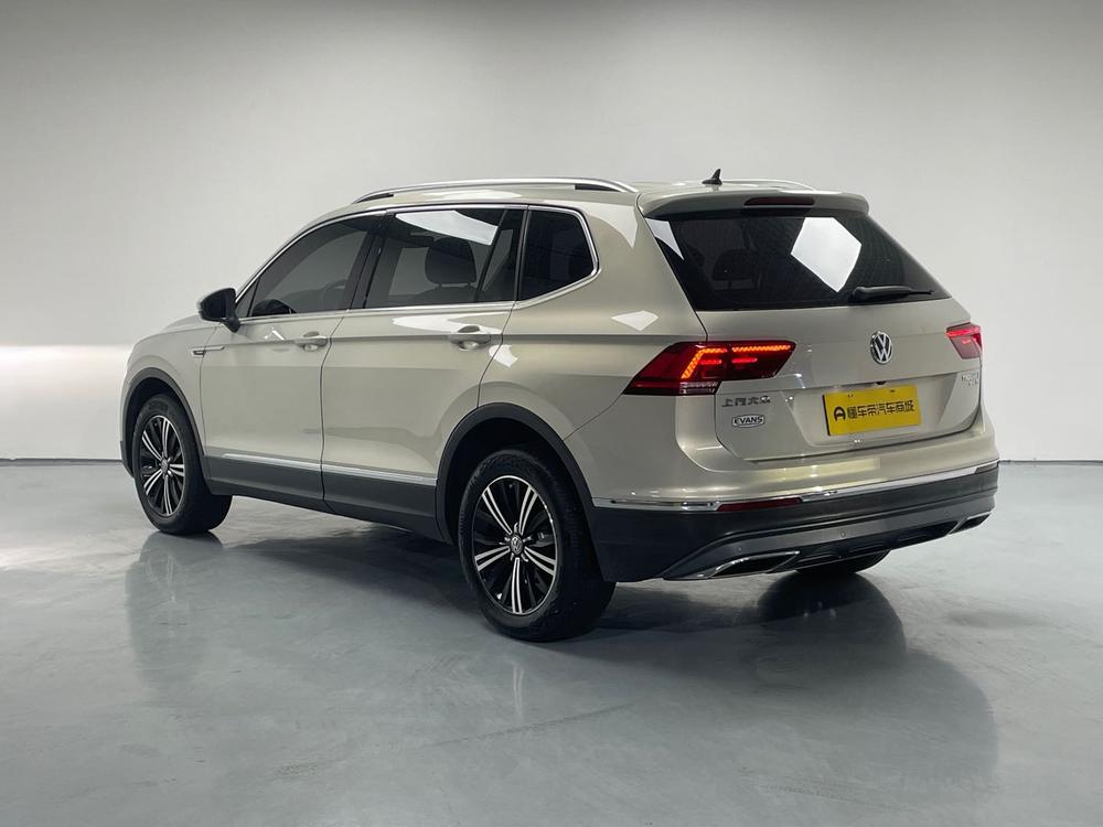 Volkswagen Tiguan L 2017 380TSI Automatic 4WD Luxury – фото 5